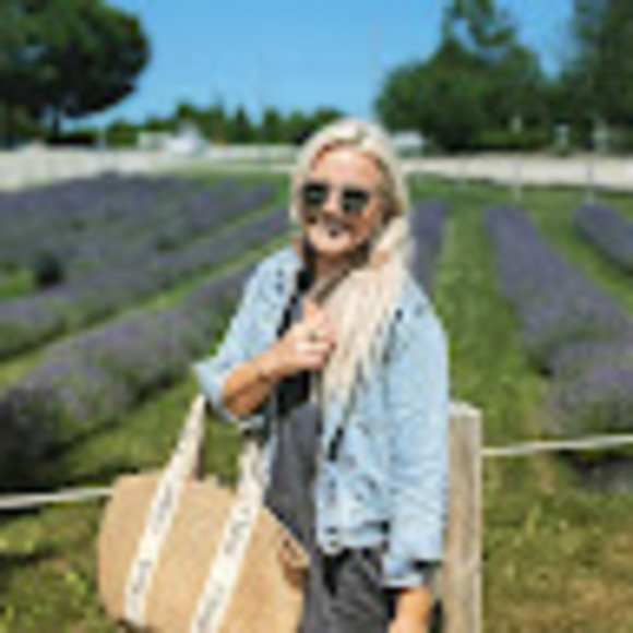 Meet your Posher, April - Picture 1 of 1